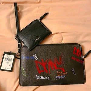 🖤🖌 DKNY Graffiti 2-In 1 Wristlet Set 🖤🖌